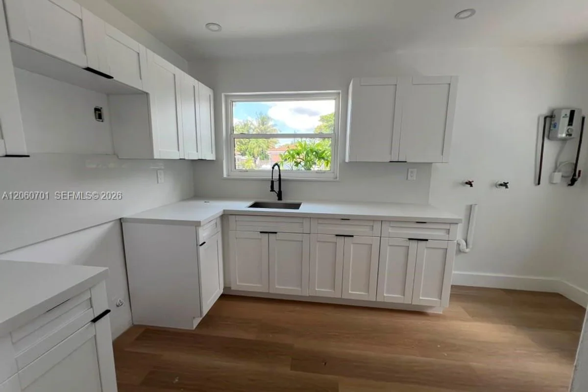 1239 SW 22nd Ave, Miami: photo 1 of 15