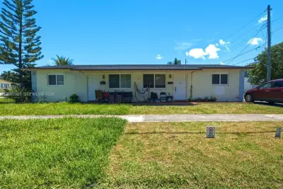 137 NE 1st Ct, Dania Beach: photo 1 of 6