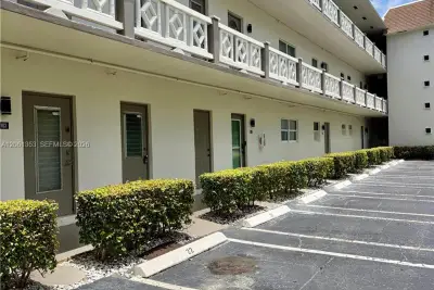 5001 NW 34th St #102, Lauderdale Lakes: photo 1 of 11