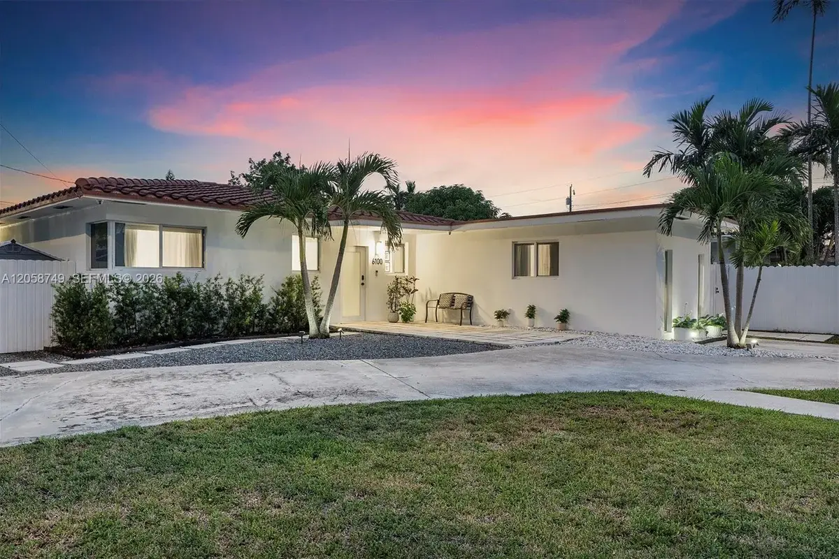 6100 NW 2nd St, Miami: photo 1 of 36