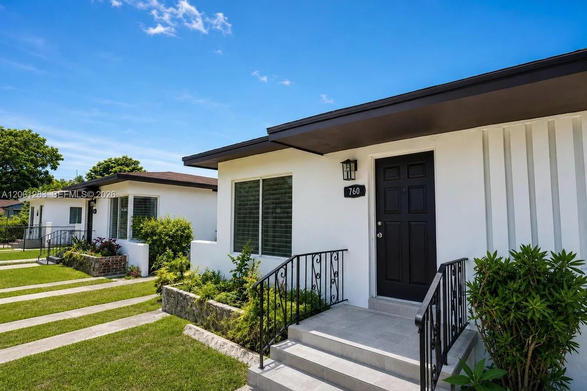 760-762 NW 52nd St, Miami: photo 1 of 15
