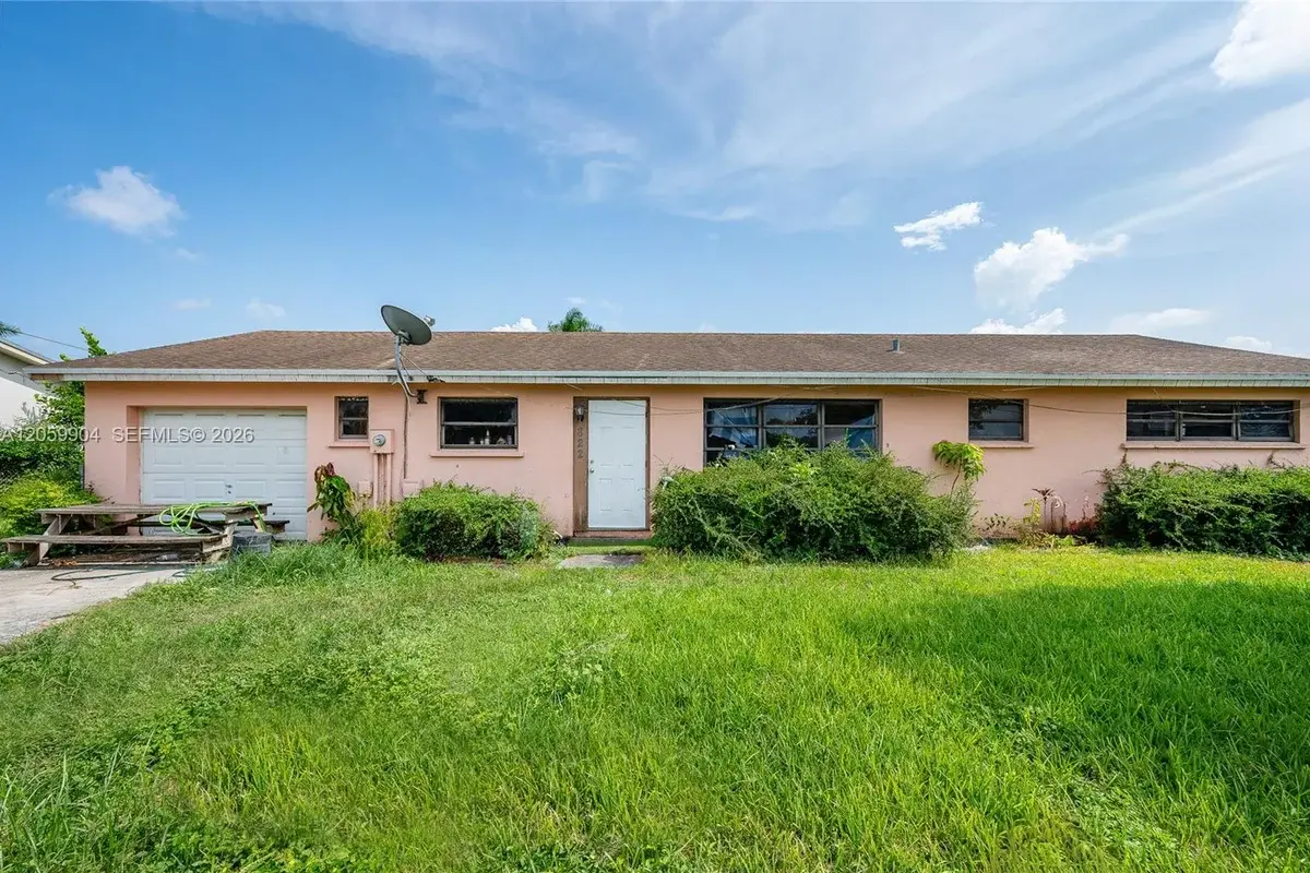 822 NW 15th St, Homestead: photo 1 of 9