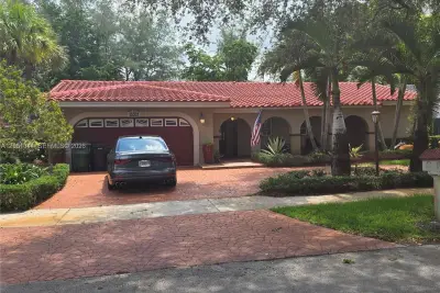 15331 Durnford Dr, Miami Lakes: photo 1 of 13