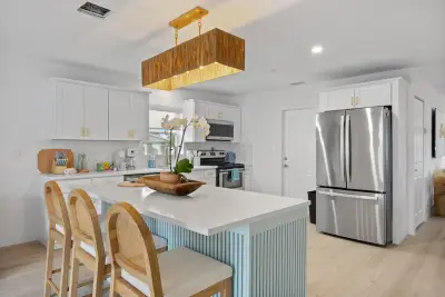 1096 SW 27th Ave, Boynton Beach: photo 1 of 21