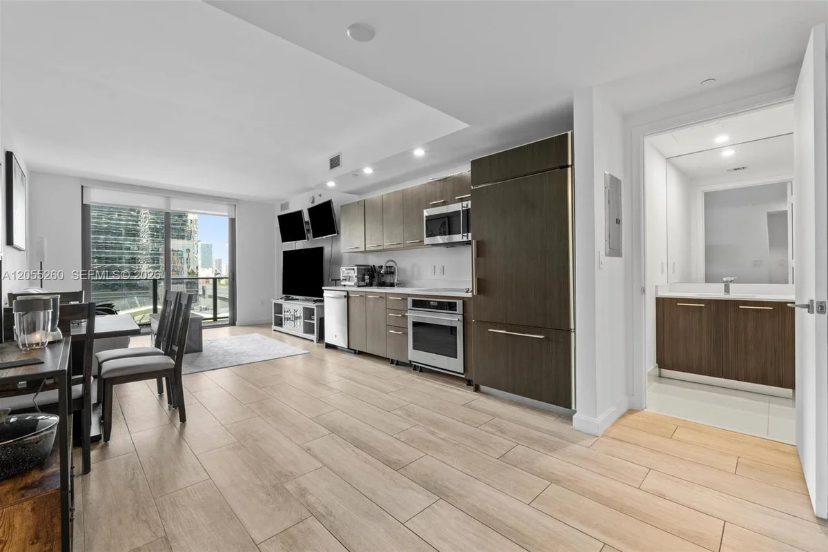 45 SW 9th St #1109, Miami: photo 1 of 25
