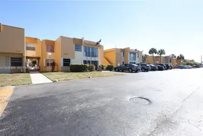 9340 W Flagler St #104B, Miami: photo 1 of 22