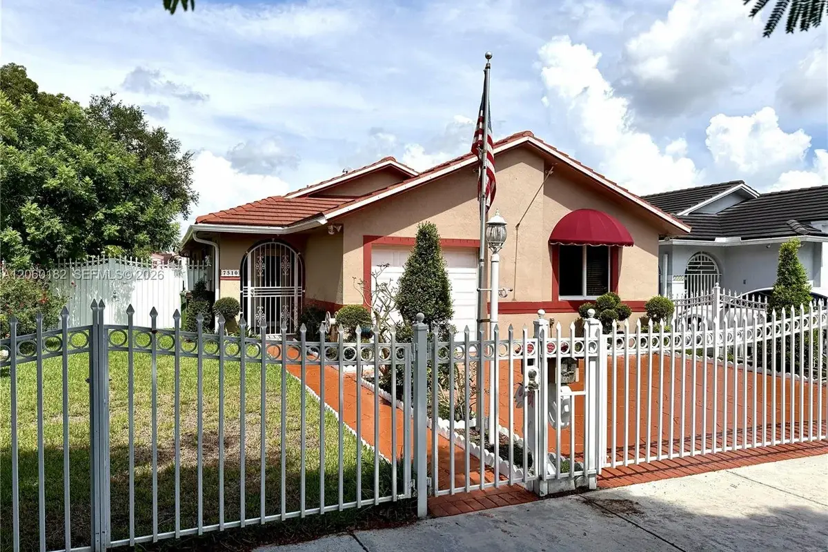 7510 W 4th Ave, Hialeah: photo 1 of 31
