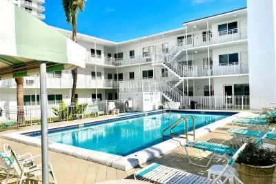 1504 S Surf Rd #65, Hollywood: photo 1 of 9