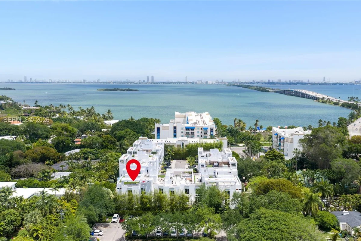 455 NE 39th St #111, Miami: photo 1 of 16