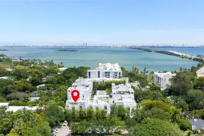 455 NE 39th St #111, Miami: photo 1 of 16
