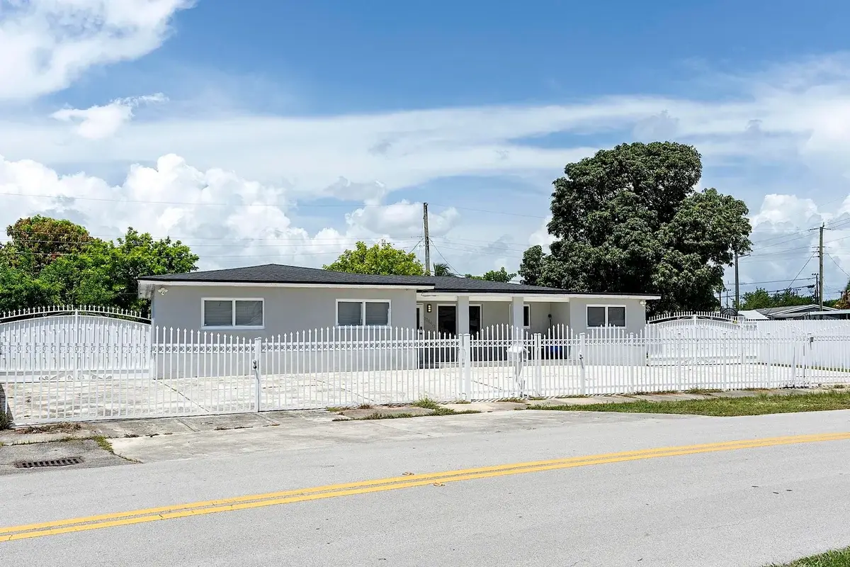 17840 NW 28th Ct, Miami Gardens: photo 1 of 30