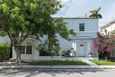821 Espanola Way, Miami Beach: photo 1 of 7