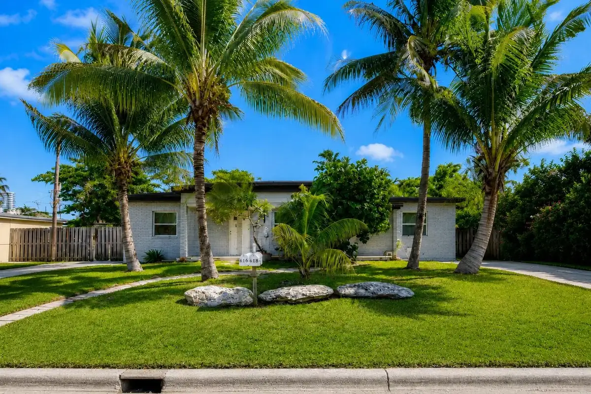 618 49th St, West Palm Beach: photo 1 of 13