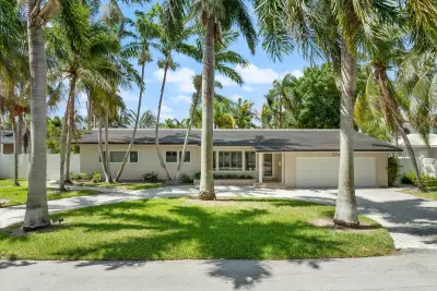 2740 NE 25th Pl, Fort Lauderdale: photo 1 of 31
