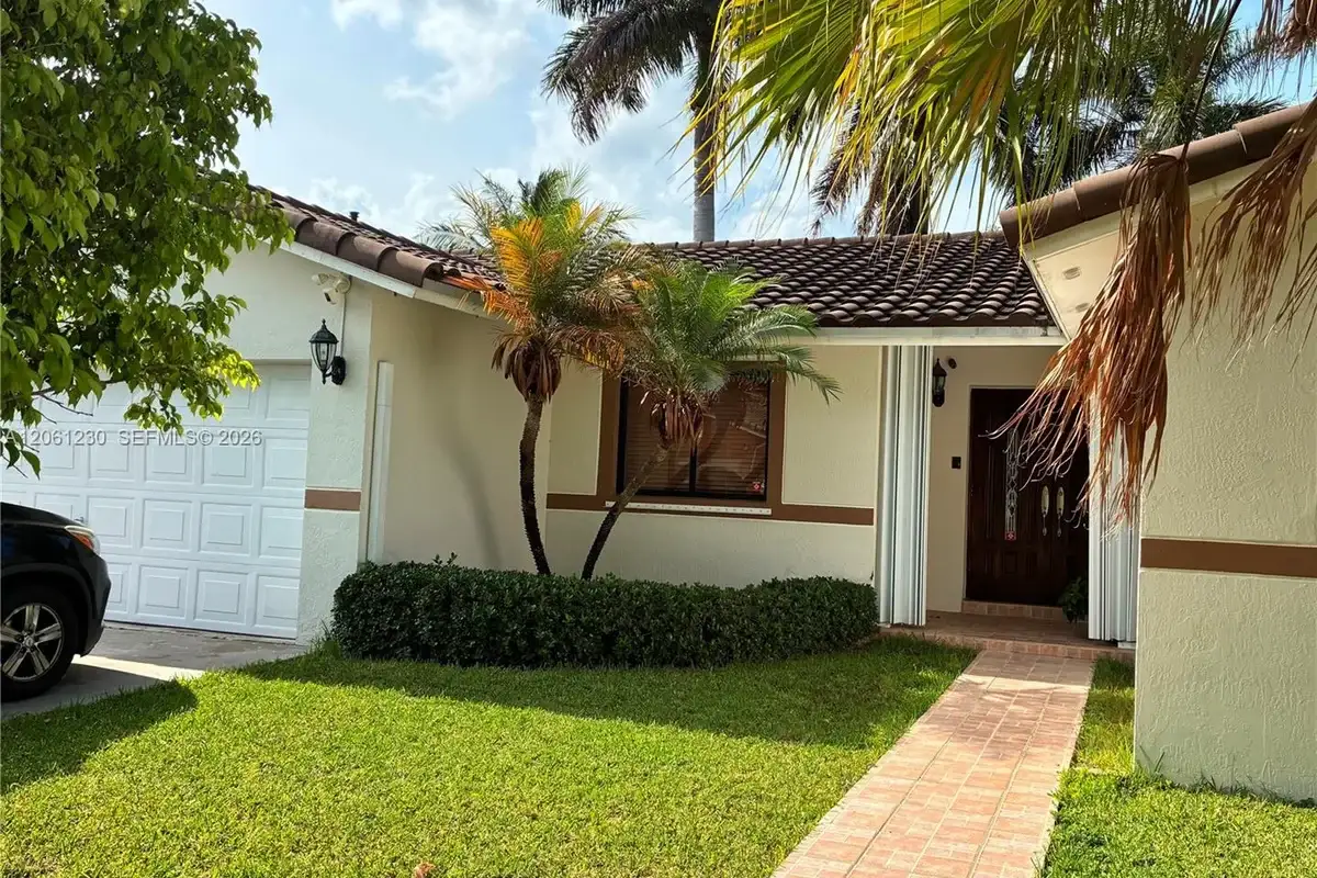 House in Miami: photo 1 of 29