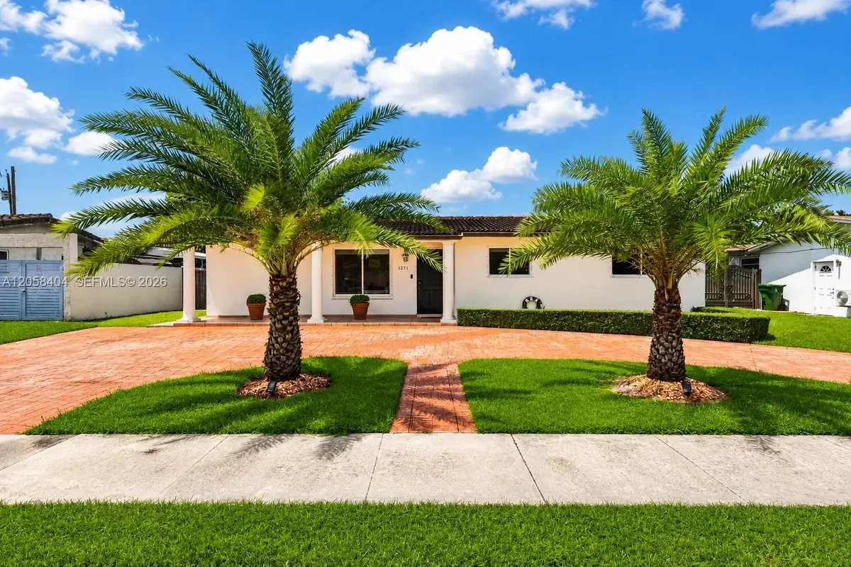 1271 W 78th St, Hialeah: photo 1 of 30