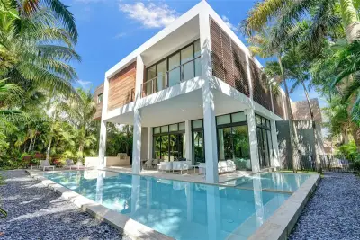 House in Golden Beach: photo 1 of 101