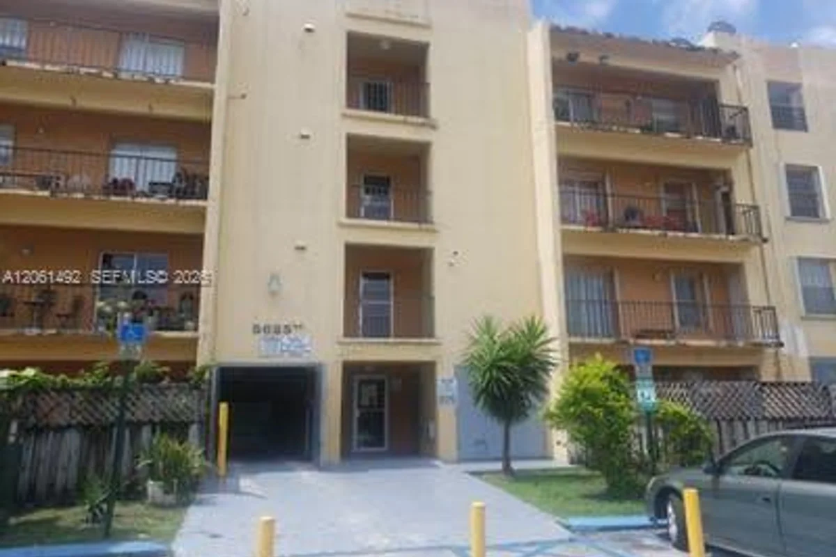 5625 W 20th Ave #113, Hialeah: photo 1 of 9