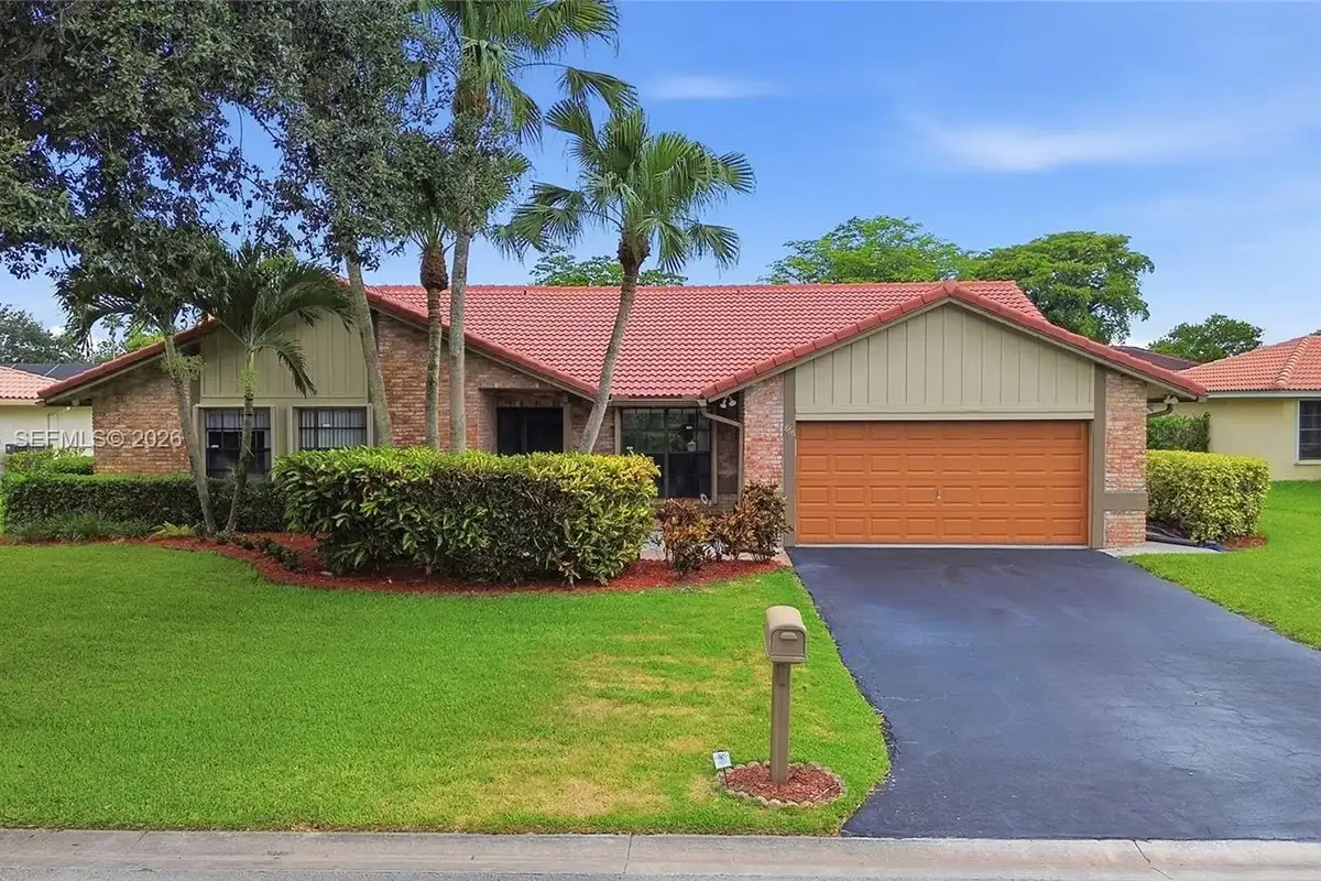 866 NW 110th Ave, Coral Springs: photo 1 of 40