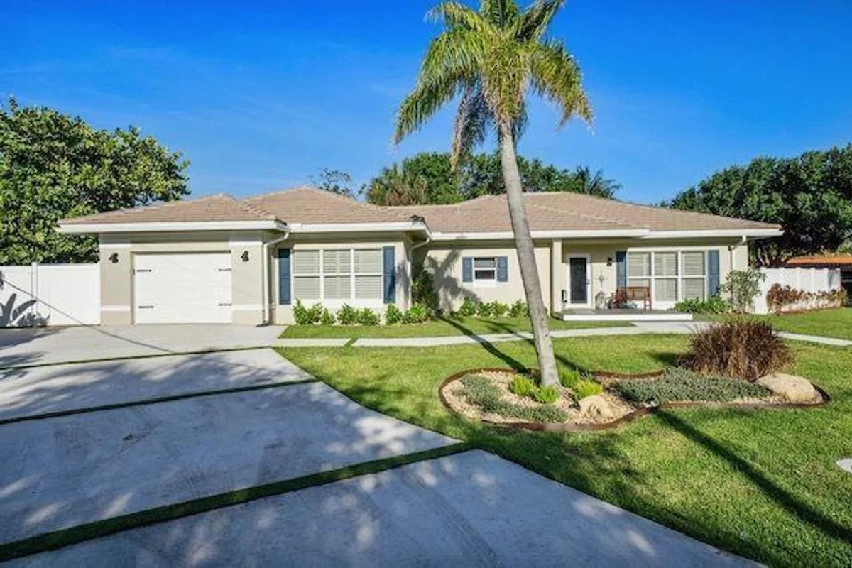 2622 NE 27th Ave, Lighthouse Point: photo 1 of 24