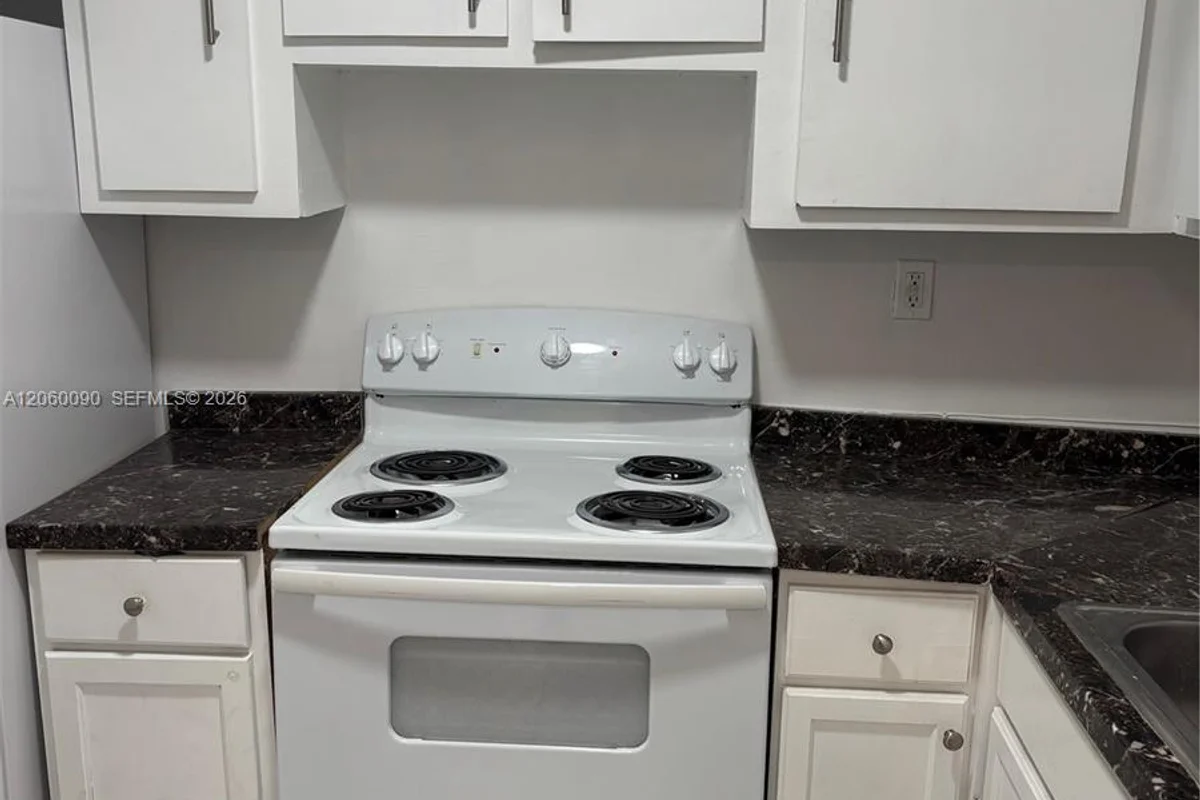 3600 NW 21st St #101, Lauderdale Lakes: photo 1 of 11