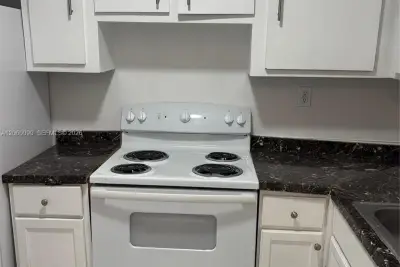 3600 NW 21st St #101, Lauderdale Lakes: photo 1 of 11