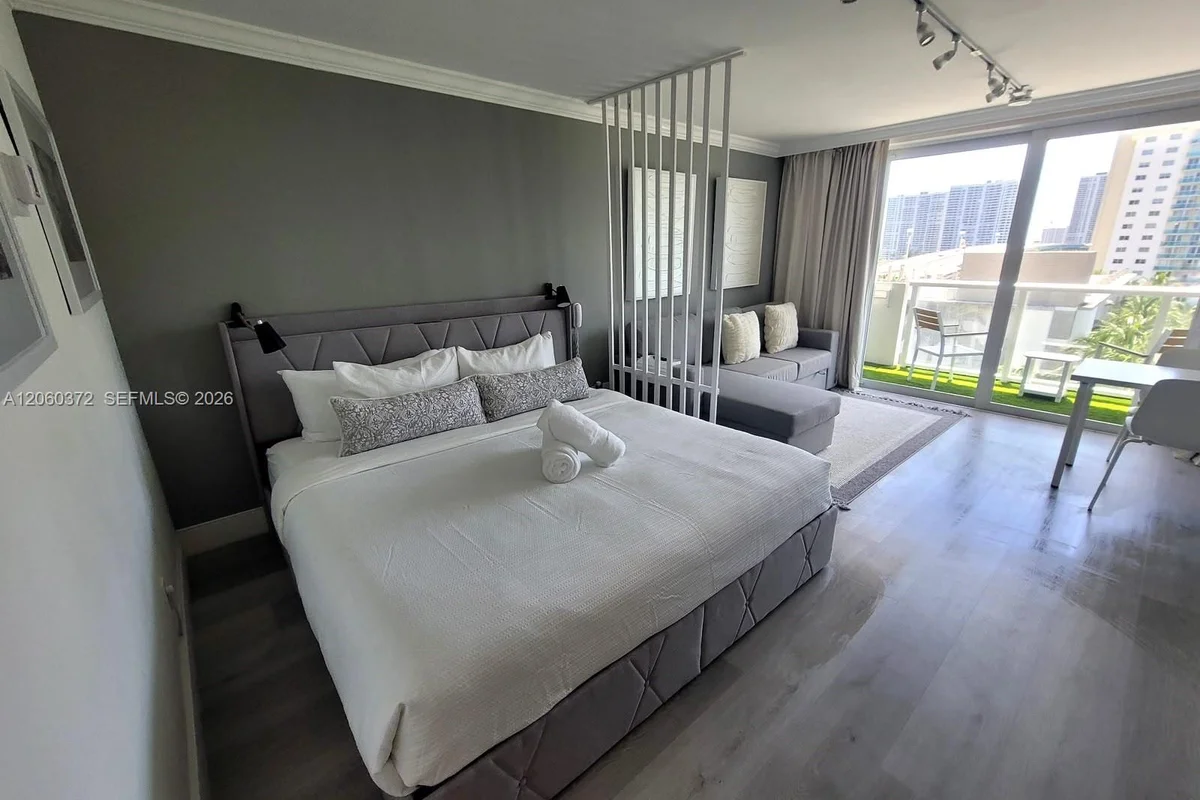 19201 Collins Ave #632, Sunny Isles Beach: photo 1 of 24