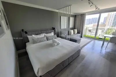 19201 Collins Ave #632, Sunny Isles Beach: photo 1 of 24