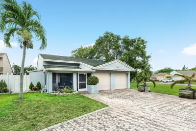 28 Paxford Ln, Boynton Beach: photo 1 of 55