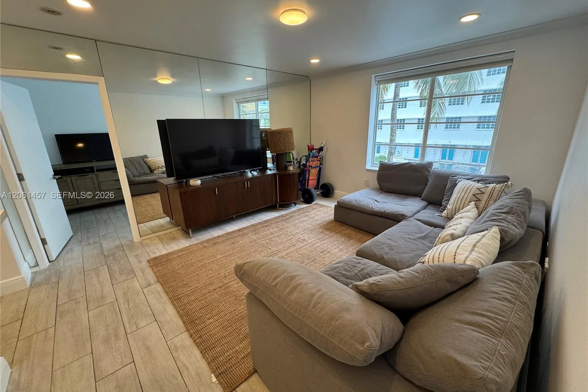 1460 Ocean Dr #305, Miami Beach: photo 1 of 24