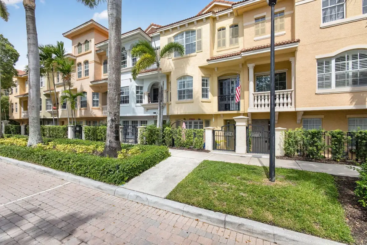 11812 Valencia Gardens Ave, Palm Beach Gardens: photo 1 of 101