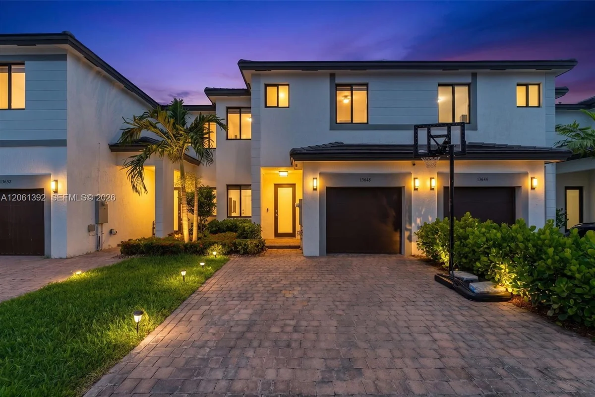 13648 SW 157th Ct, Miami: photo 1 of 41