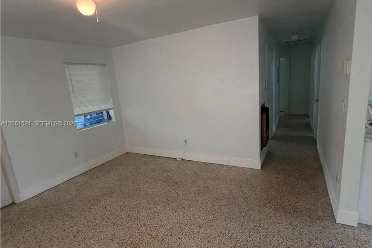 11530 SW 136th St, Miami: photo 1 of 16