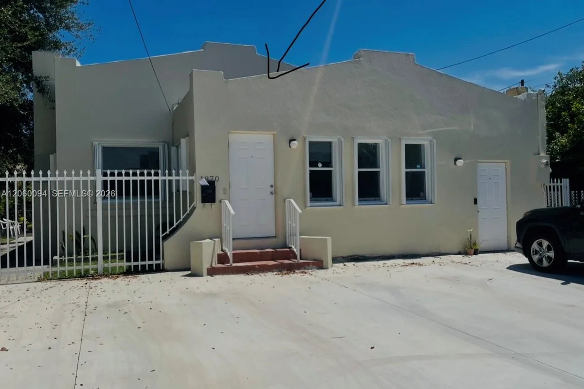 1870 NW 5th St #1, Miami: photo 1 of 7