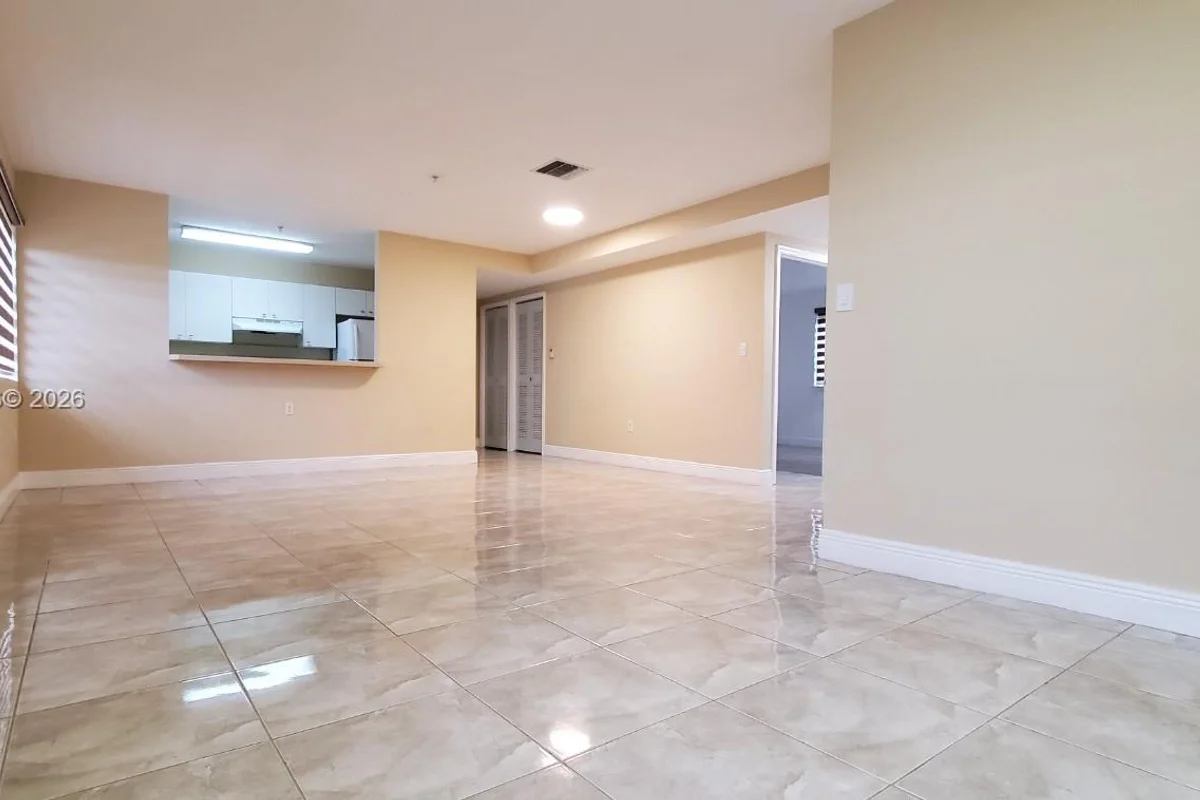 1627 NW 18th St #310, Miami: photo 1 of 13