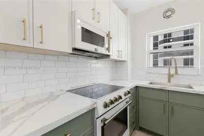 4747 Collins Ave #709, Miami Beach: photo 1 of 34