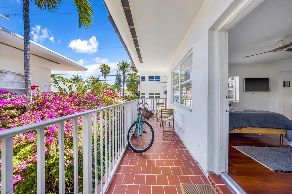 901 Meridian Ave #207, Miami Beach: photo 1 of 35