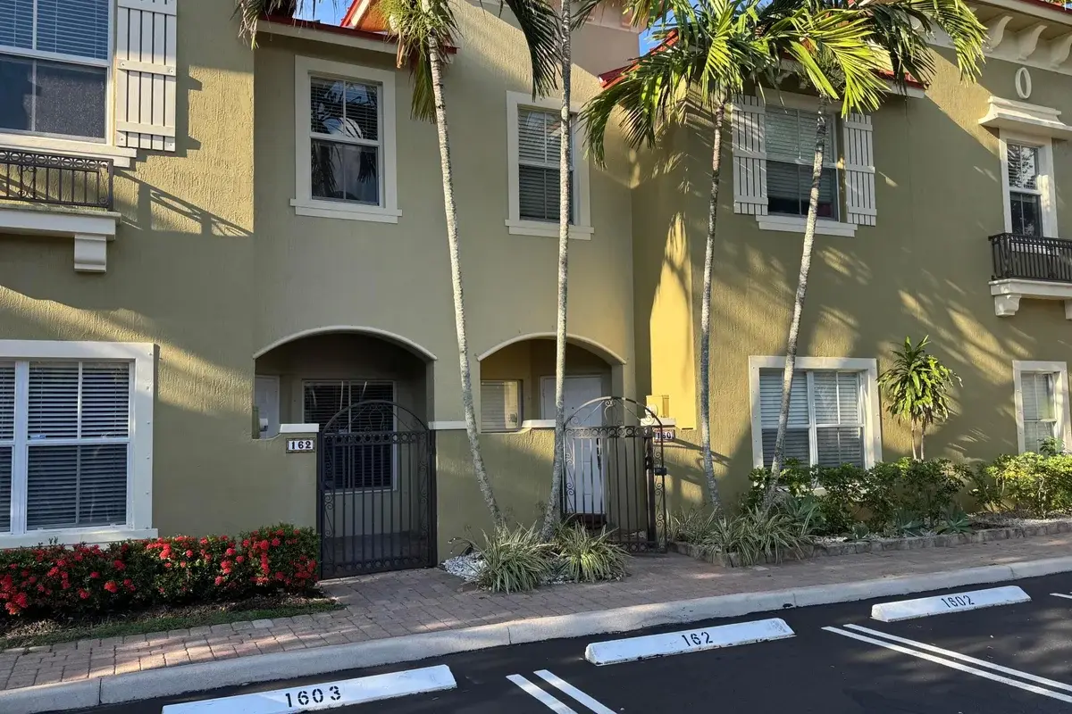 162 Lake Monterey Cir, Boynton Beach: photo 1 of 39