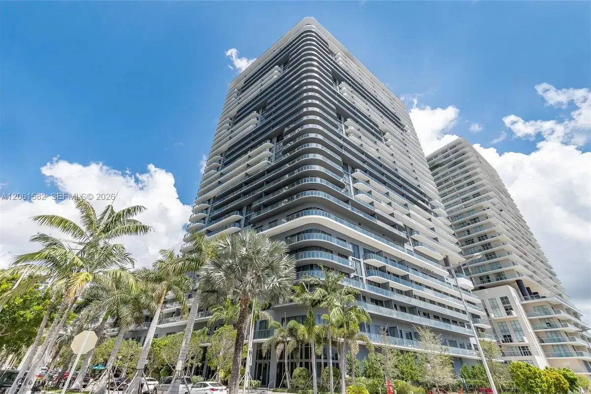 121 NE 34th St #L604, Miami: photo 1 of 22