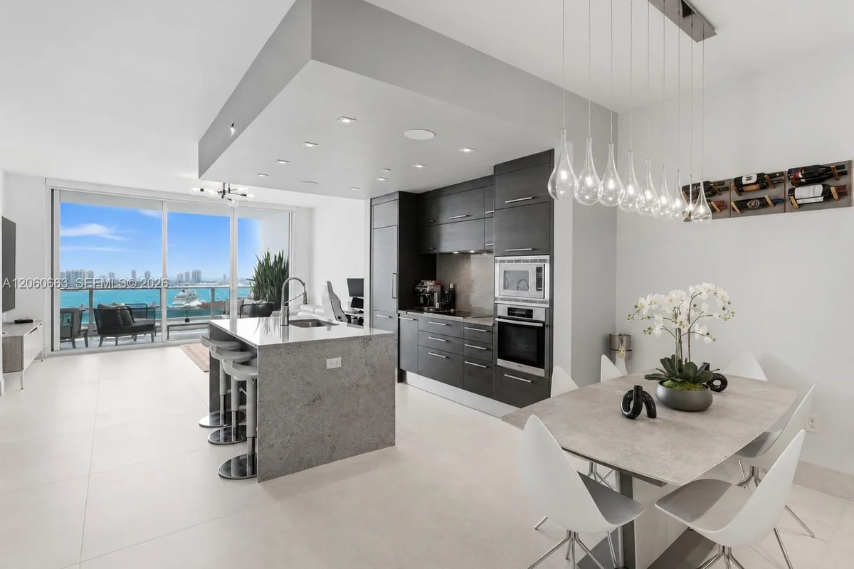 900 Biscayne Blvd #3607, Miami: photo 1 of 33