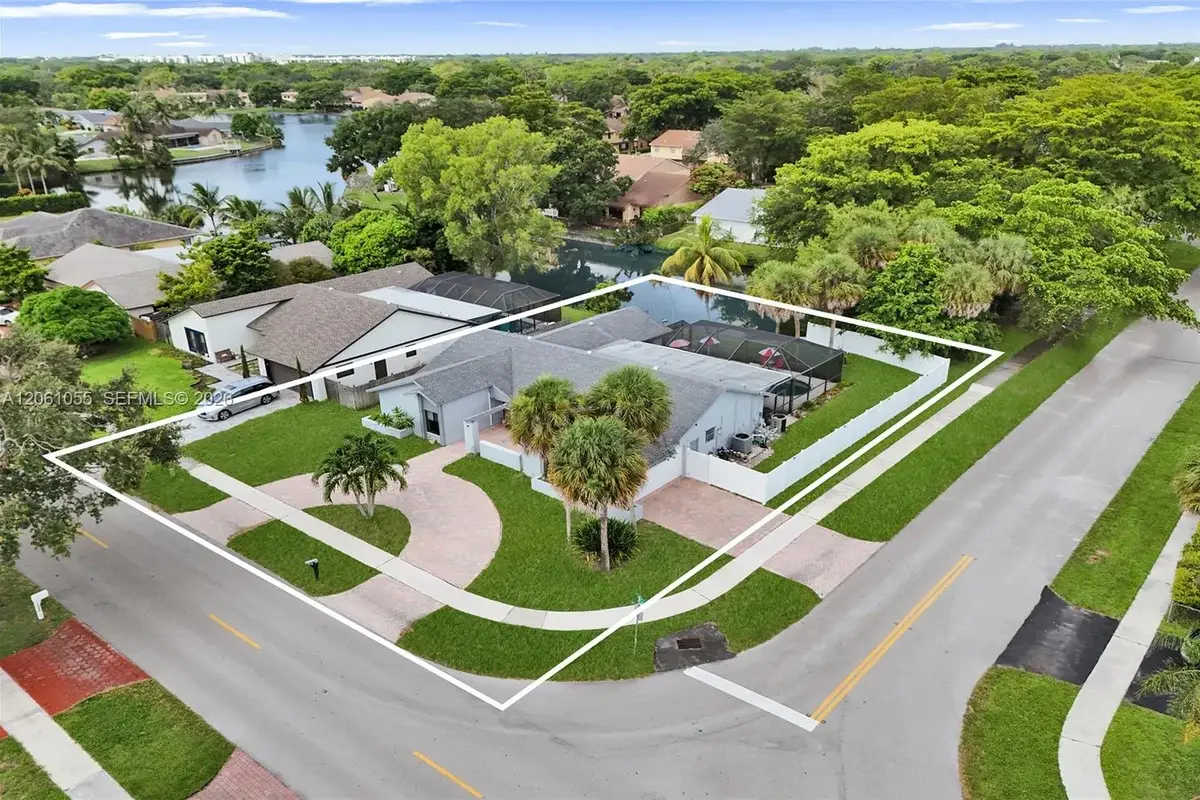 1221 NW 78th Ave, Plantation: photo 1 of 55
