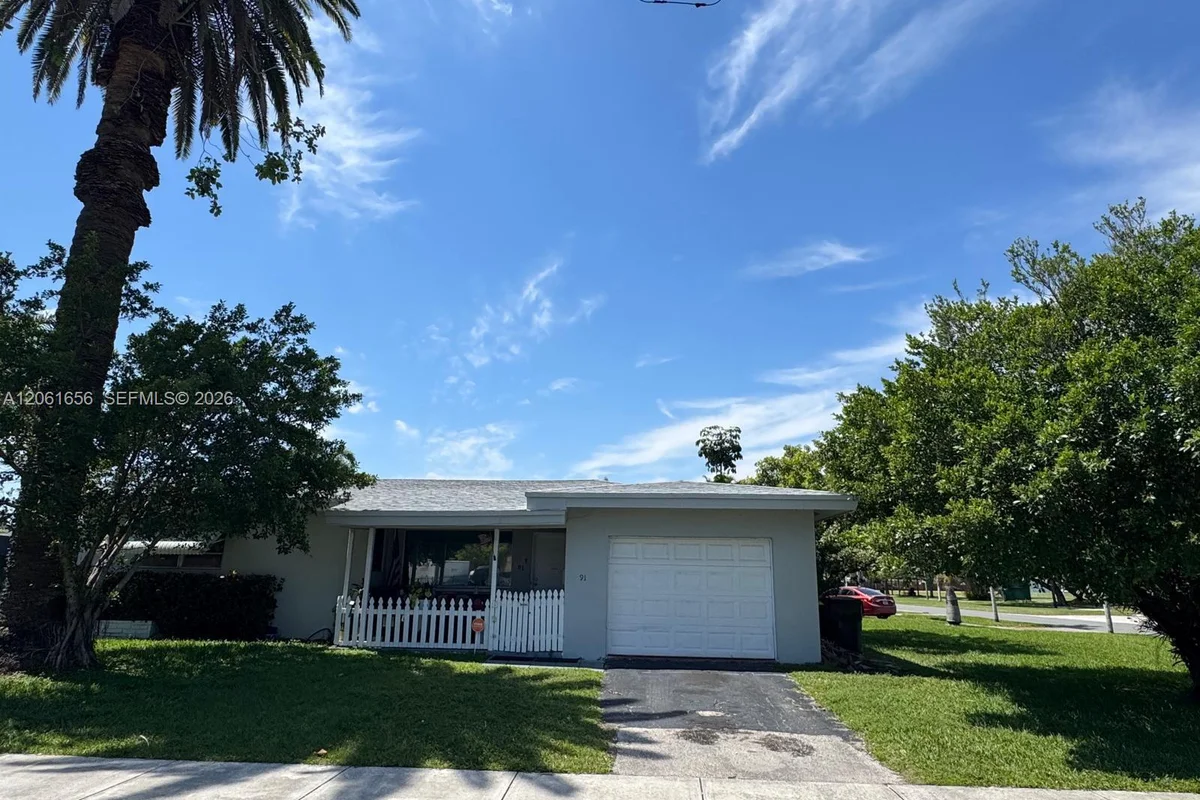 91 Fronton Blvd, Dania Beach: photo 1 of 14