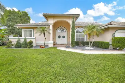 351 NW 110th Ave, Plantation: photo 1 of 53