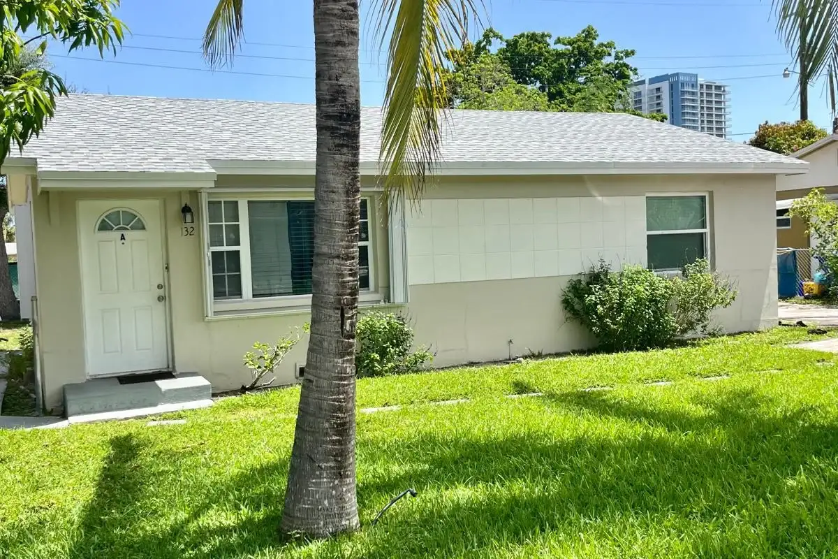 132 W 35th St #b, Riviera Beach: photo 1 of 8