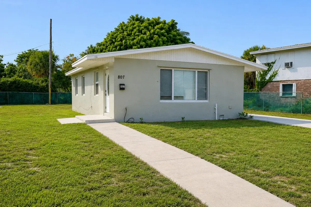 807 Handy Ave, West Palm Beach: photo 1 of 26