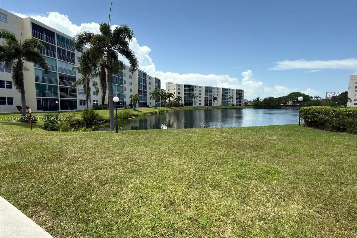 141 SE 3rd Ave #106, Dania Beach: photo 1 of 17