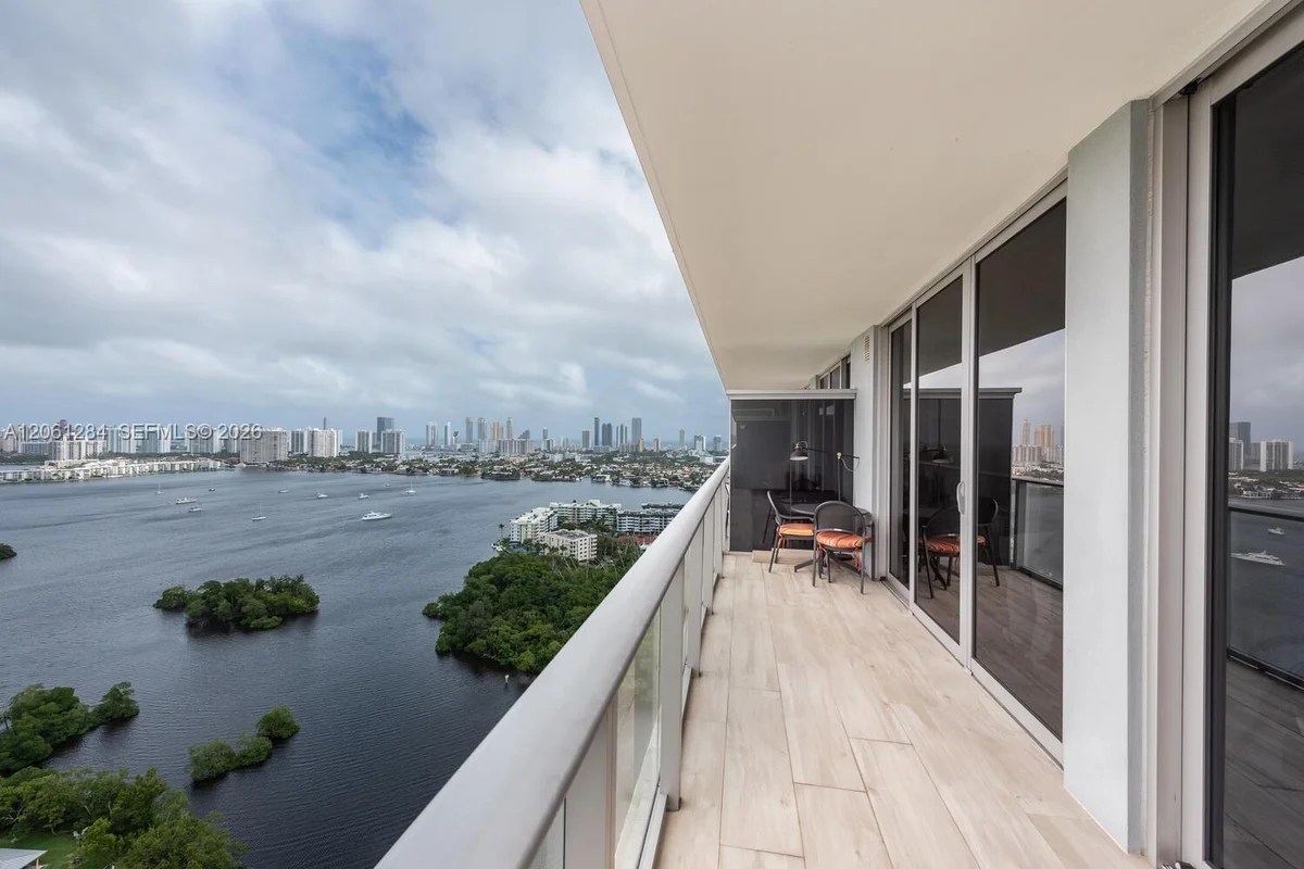 16385 Biscayne Blvd #2904, North Miami Beach: photo 1 of 32