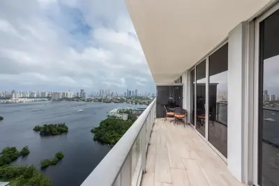 16385 Biscayne Blvd #2904, North Miami Beach: photo 1 of 32
