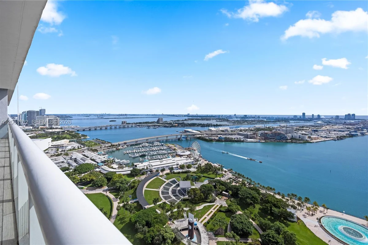 50 Biscayne Blvd #4706, Miami: photo 1 of 48