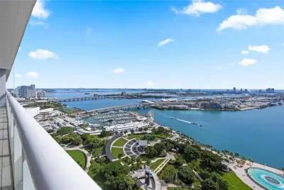 50 Biscayne Blvd #4706, Miami: photo 1 of 48